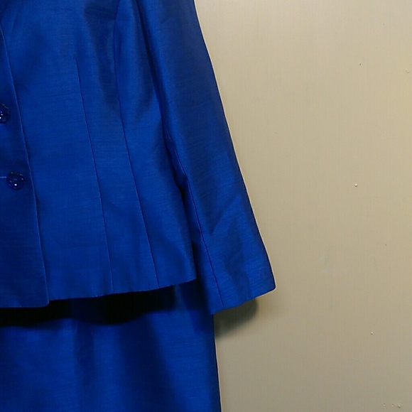 Le suit  ladies Blazer and skirt - Picture 2 of 8